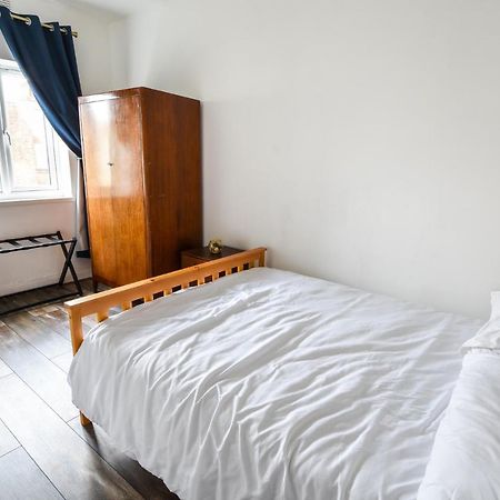 Great Spacious 2 Bedroom Flat Хендън Екстериор снимка