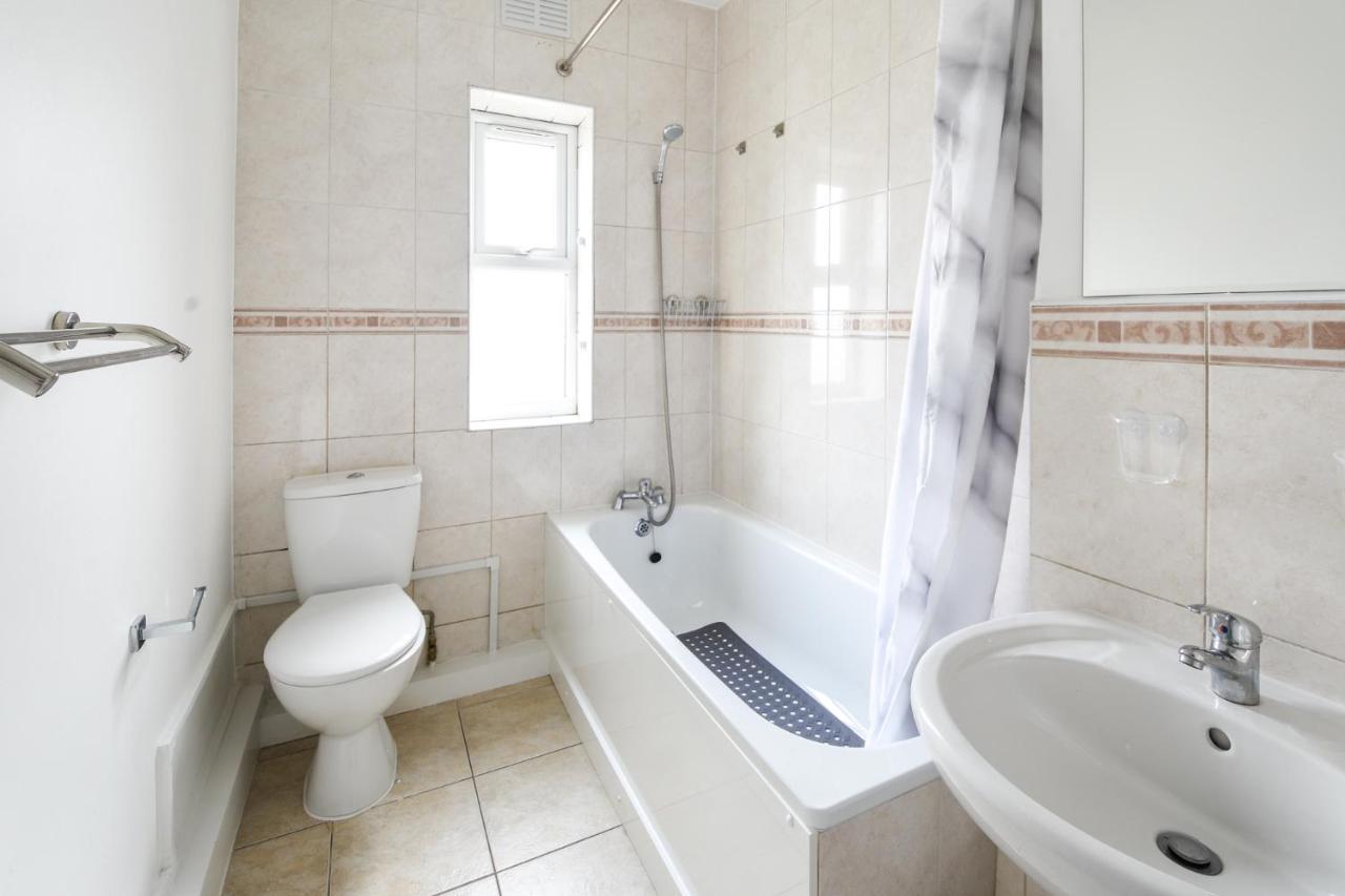 Great Spacious 2 Bedroom Flat Хендън Екстериор снимка