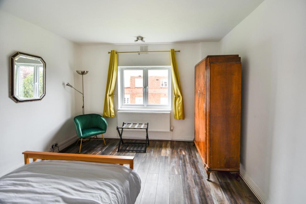 Great Spacious 2 Bedroom Flat Хендън Екстериор снимка
